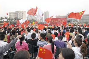 山东泰山球迷看台齐声声援王大雷：中国最好门将——王大雷！
